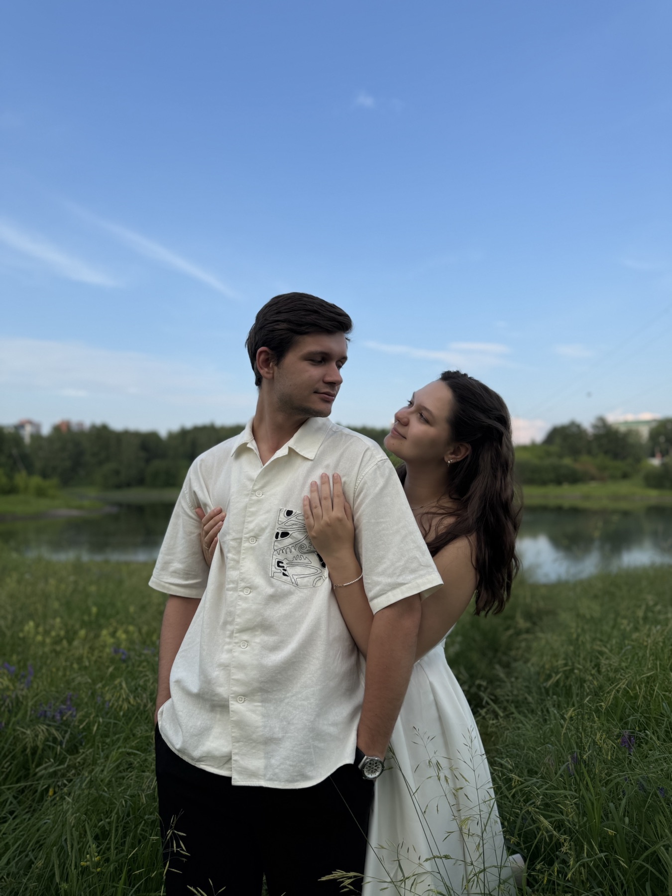 Егор и Полина у озера